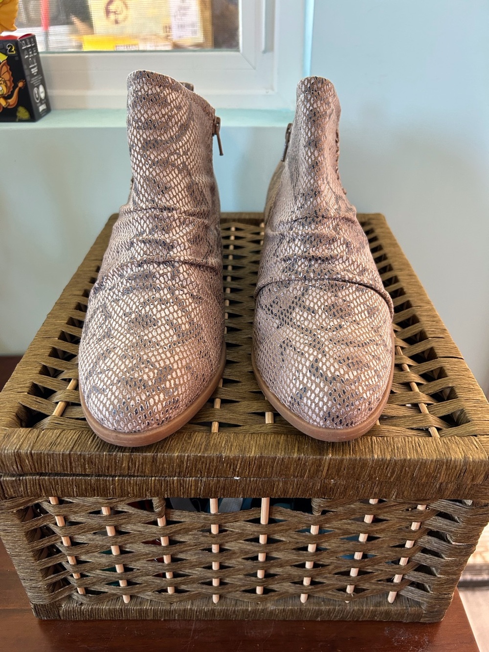 Baretraps Grafton Snake-Print Ankle Boots 10M Cream Brown Zipper Entry Chic Sexy